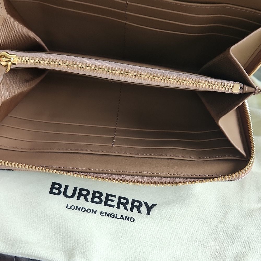 Burberry Chestnut Beige Checkered Zip Wallet - Picture 5 of 6